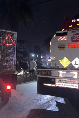 Tiga Kendaraan Terlibat Kecelakaan di Simpang Empat Yos Sudarso Bone, Dua Pengemudi Luka