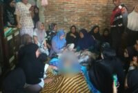 Gambar : Suasana rumah duka di Kelurahan tanete kecamatan Cina Kabupaten Bone. Minggu 20/9/2026.