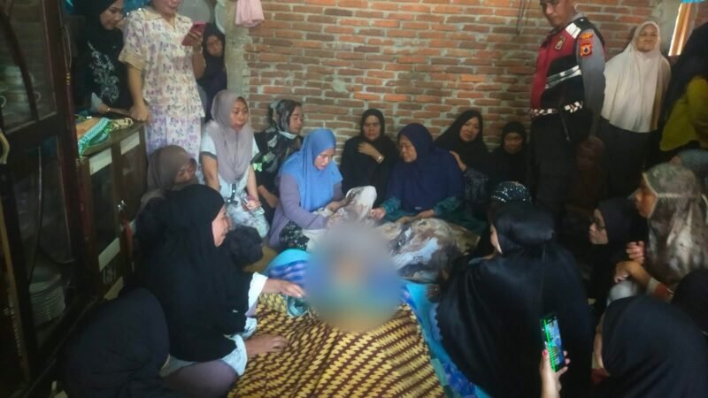 Gambar : Suasana rumah duka di Kelurahan tanete kecamatan Cina Kabupaten Bone. Minggu 20/9/2026.