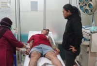 Personil Sat Intelkam Polres Bone saat mengecek kondisi salah satu korban di RSUD Bone.Kamis malam, 22/10/2026.
